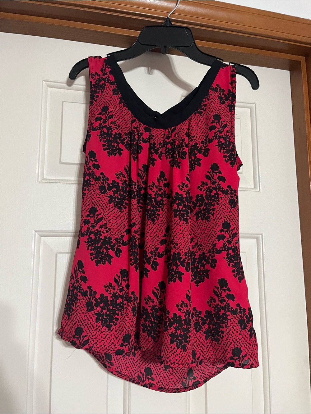 Sleeveless Red and Black Floral Women's Shell Top
